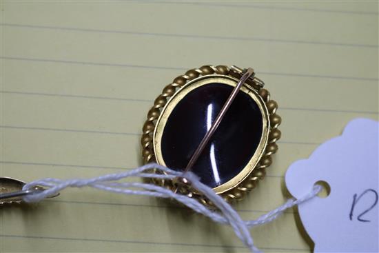 A Victorian yellow metal and cabochon garnet set oval brooch and a later 9ct gold and enamel sweethearts brooch, garnet brooch 31mm.